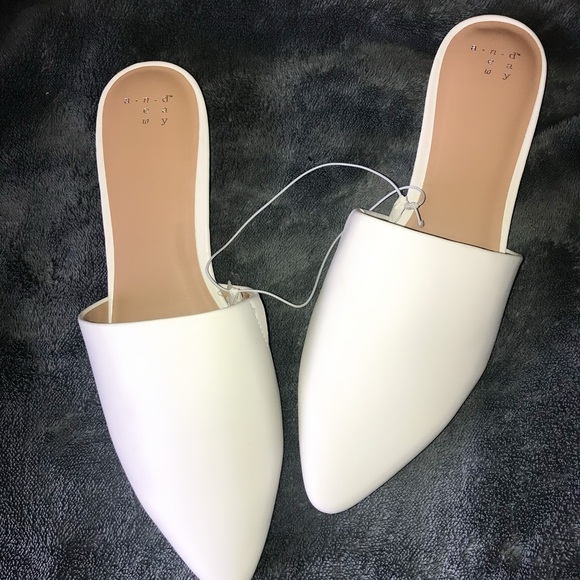 ❌SOLD❌White mules - Picture 2 of 4